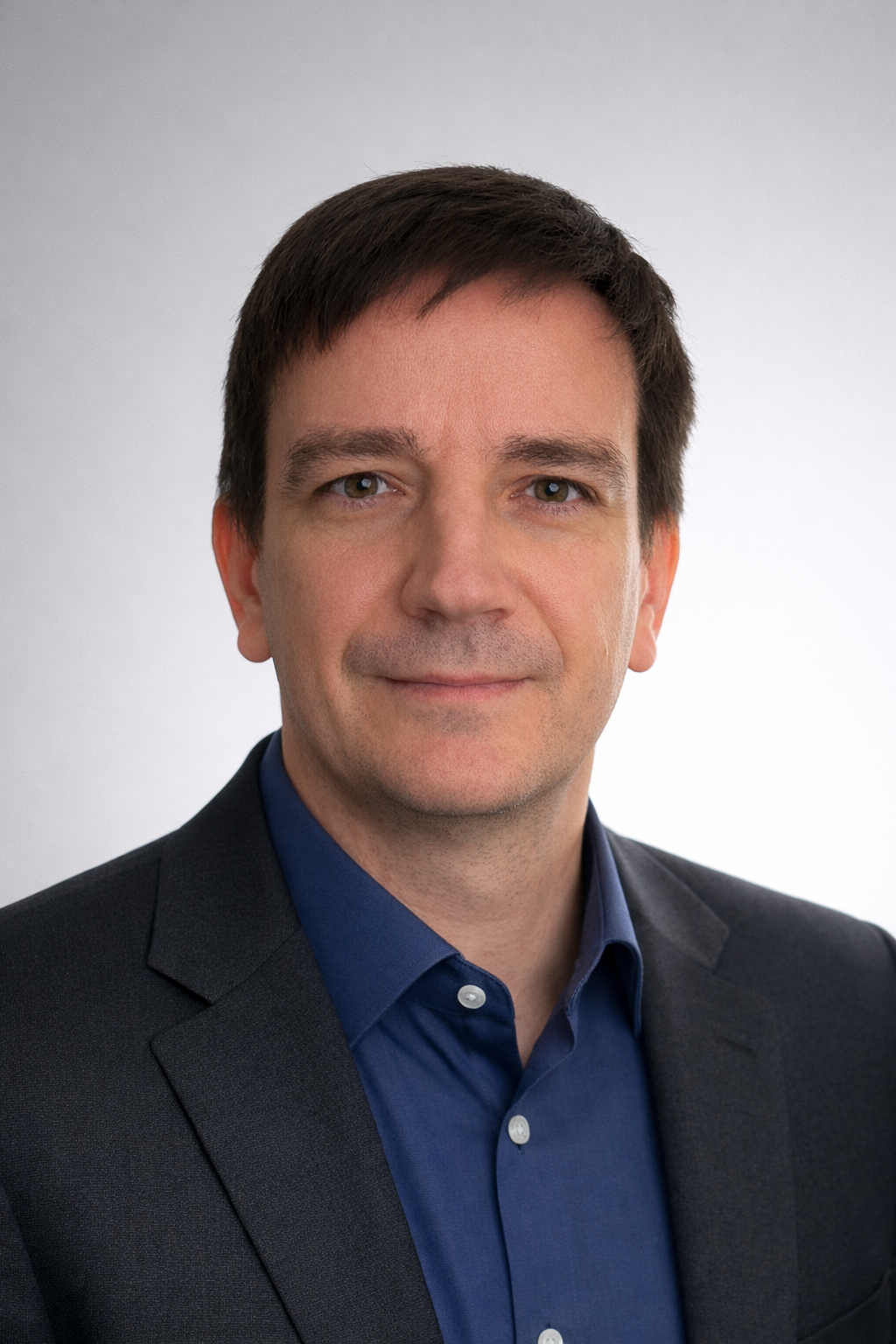 バルトス・ラディスラヴ — 代表取締役、BARTOSS